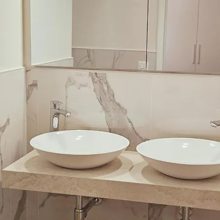 Appartement Eleganza E Convivialita In Centro, Vista Duomo Per Gruppi E Famiglie Florence