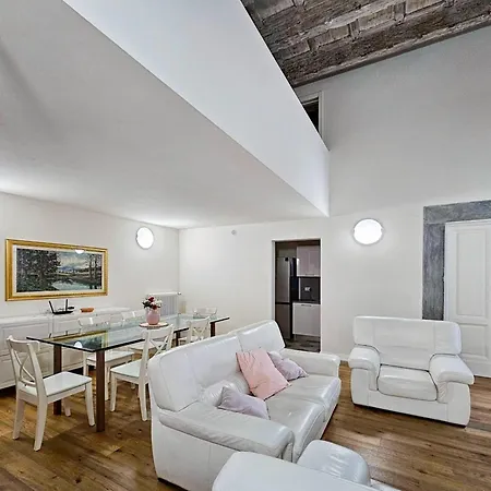Eleganza E Convivialita In Centro, Vista Duomo Per Gruppi E Famiglie Apartman *
