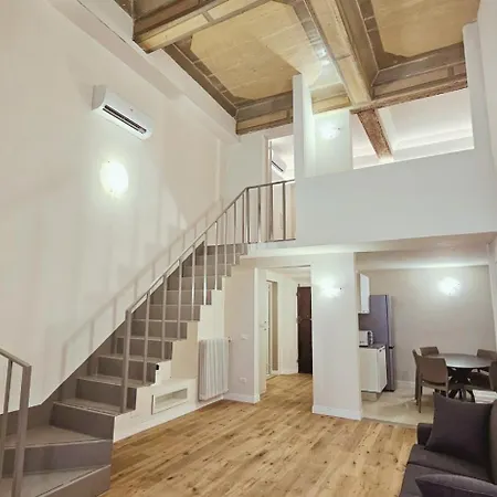 Eleganza E Convivialita In Centro, Vista Duomo Per Gruppi E Famiglie Apartman