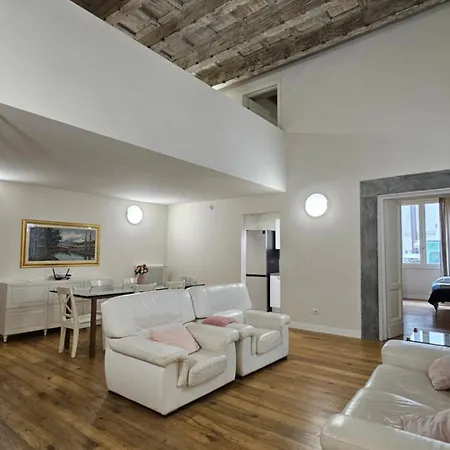 Appartement Eleganza E Convivialita In Centro, Vista Duomo Per Gruppi E Famiglie