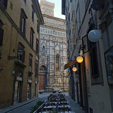 Apartamento Eleganza E Convivialita In Centro, Vista Duomo Per Gruppi E Famiglie